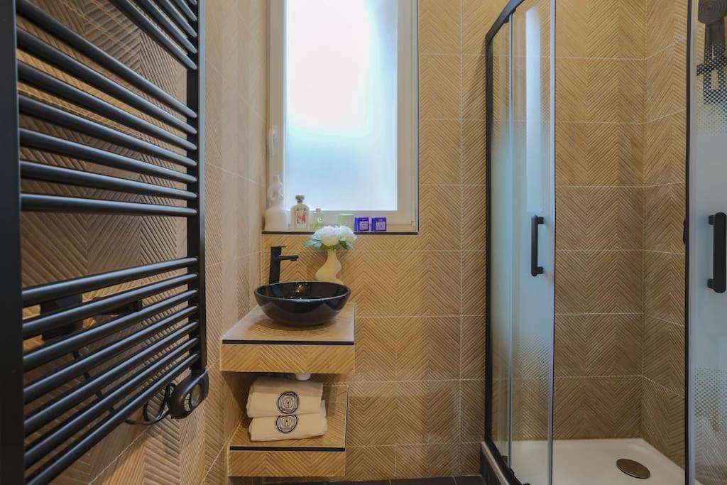 Sublimappartlamarquisepariscenter2bathr Apartment *